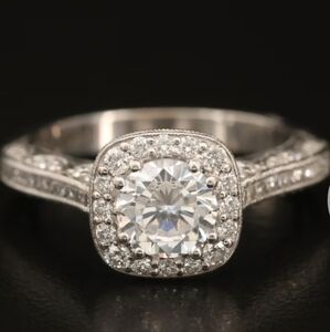 Gorgeous .84ctw G-H VS1-VS2 diamond 18kt White Gold Tacori Semi-Mount Engagement